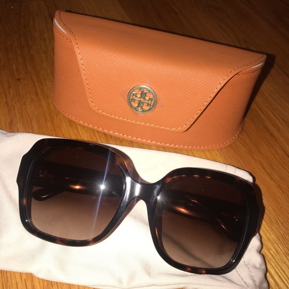 Tory Burch Oversized Tortoise Brown Sunglasses - Picture 6 of 9